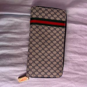 I am selling a Gucci wallet.